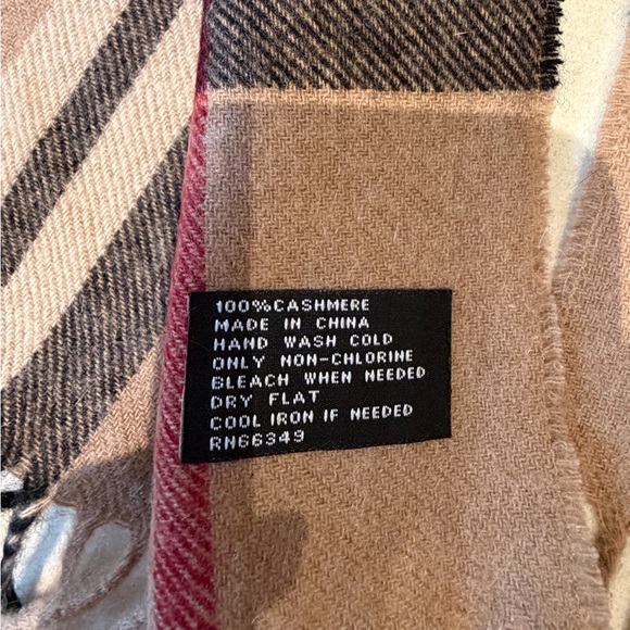 NWT Plaid Fringe Scarf - Picture 2 of 3